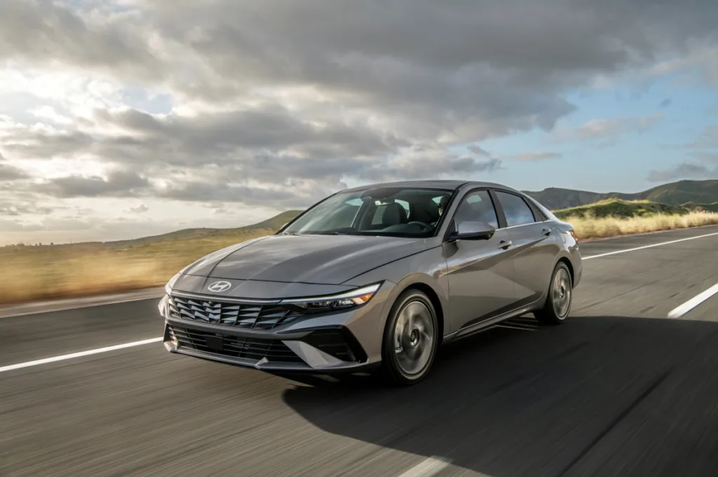 경기 불황 속 2030세대, '엔카믿고'에서 아반떼 중고 가장 많이 찾아 2 현대차 아반떼 하이브리드