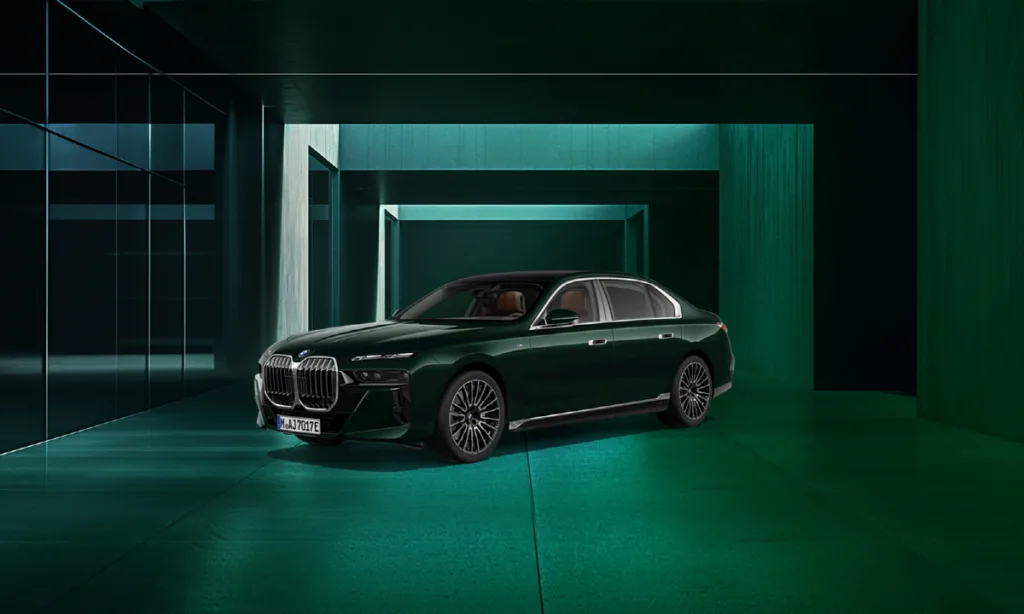 BMW 750e xDrive M 스포츠 인디비주얼 페리도트 그린 에디션