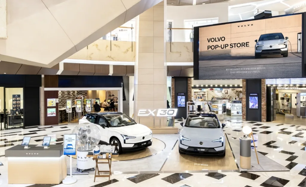 직접 보면 더 빠질거에요, 전국에서 볼보 EX30 팝업 스토어 진행 1 _볼보자동차코리아, 전국 주요 9개 백화점 및 쇼핑몰에서 차세대 순수 전기 SUV, 볼보 EX30 팝업 스토어 진행