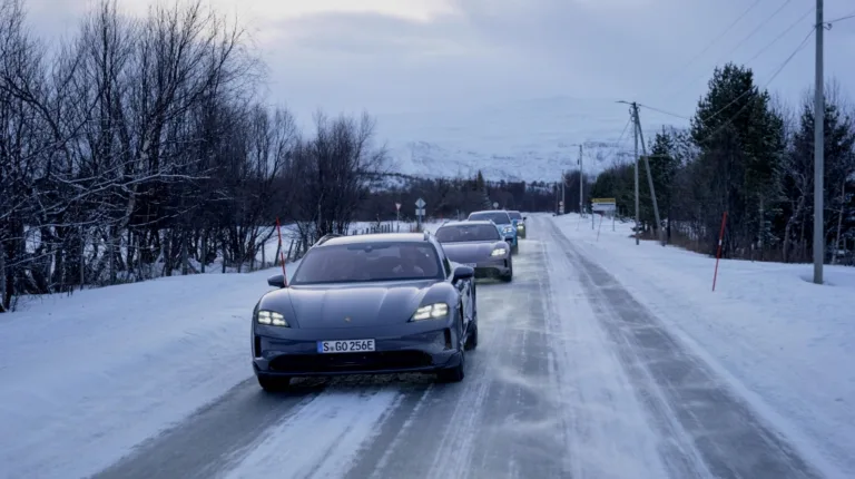 포르쉐 마칸 일렉트릭과 포르쉐 타이칸 크로스 투리스모의 시승(Electric roadtrip to the world's northernmost fast-charging station, porsche macan electric and porsche taycan cross turismo)