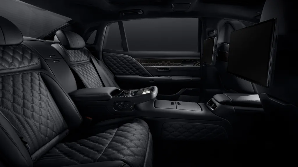 제네시스, ‘G90 롱휠베이스 블랙’ 최초 공개, 최고 17,377만원 4 제네시스, G90 롱휠베이스 블랙 첫 출시