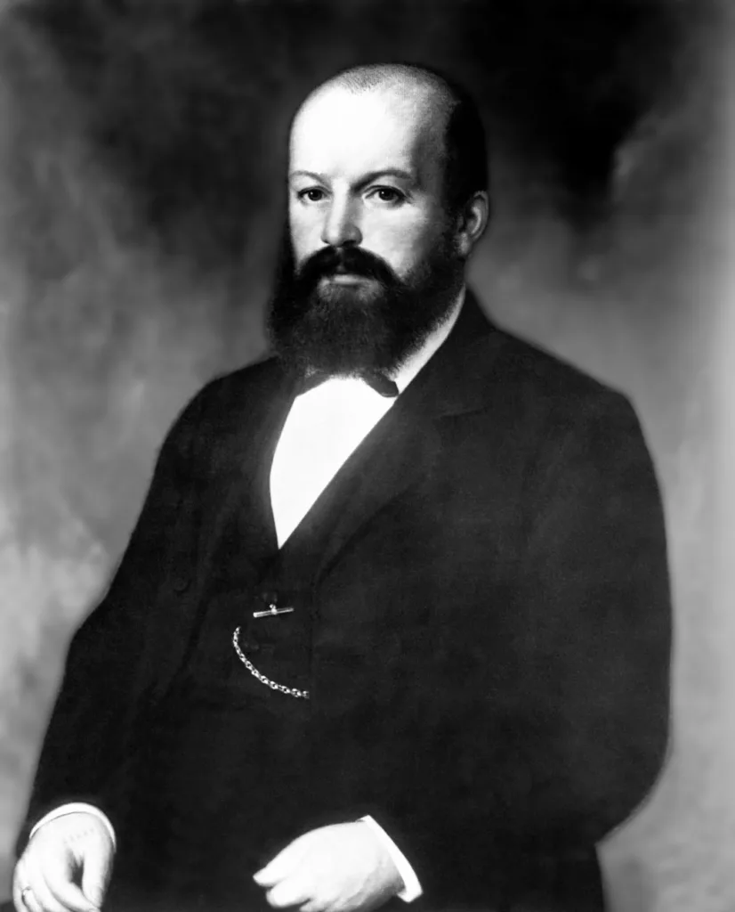 메르세데스-벤츠, 고틀립 다임러(In memory of Gottlieb Daimler: Visionary of the new age of mobility) Gottlieb Daimler, Porträtaufnahme um 1878. (Fotosignatur der Mercedes-Benz Classic Archive: 1994M115) Gottlieb Daimler, portrait taken around 1878. (Photo index number in the Mercedes-Benz Classic Archive: 1994M115)