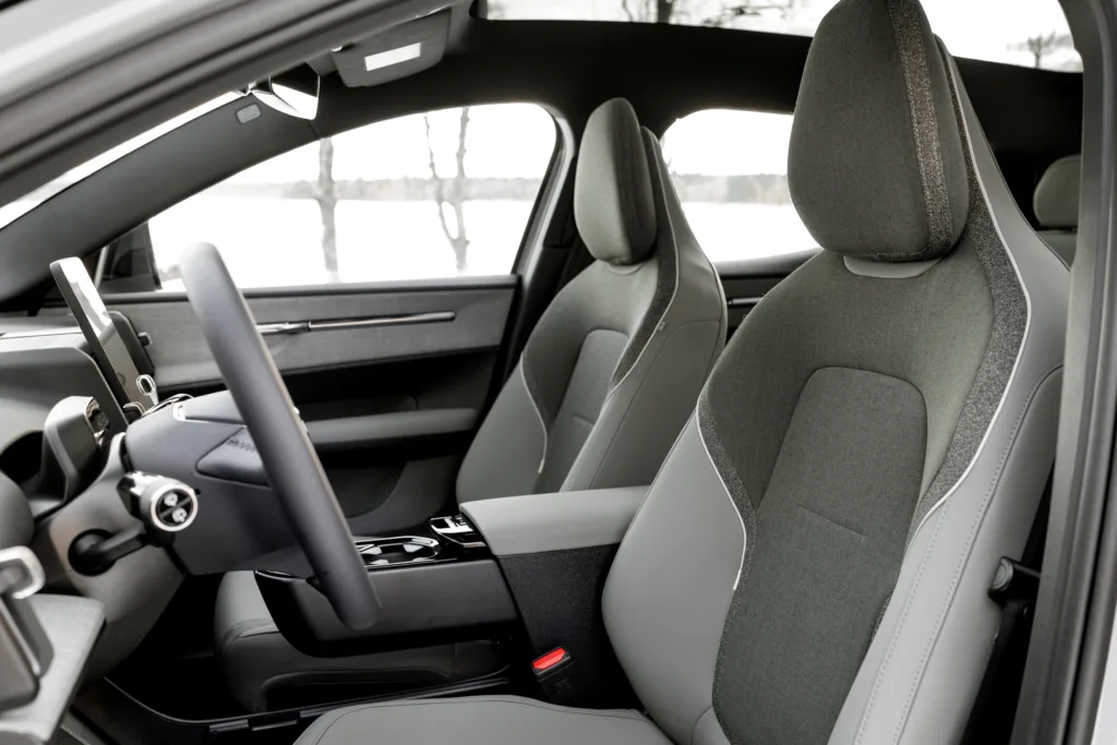 볼보 eX30 크로스 컨트리(The new Volvo EX30 Cross Country – it’s an experience, not just a car)