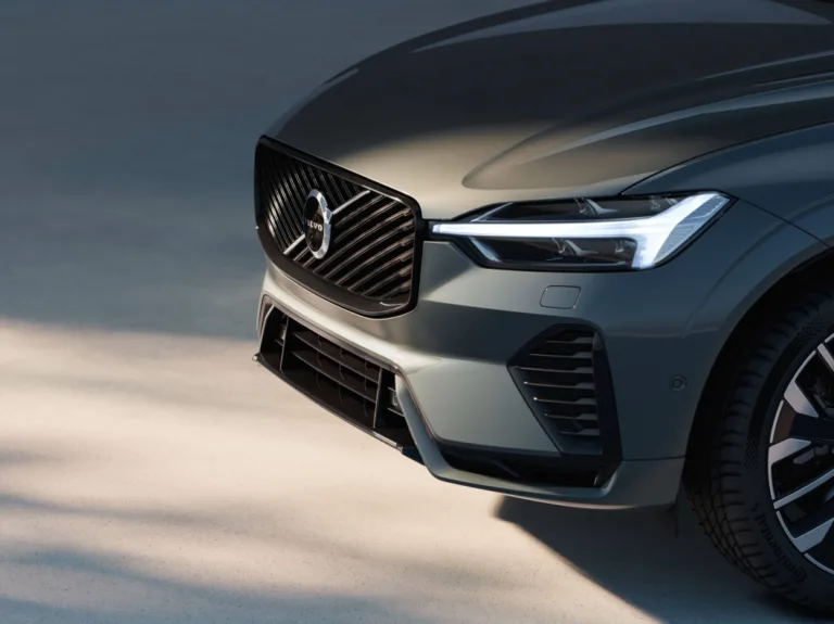 볼보 XC60 (Our best-selling XC60 SUV is now better than ever)