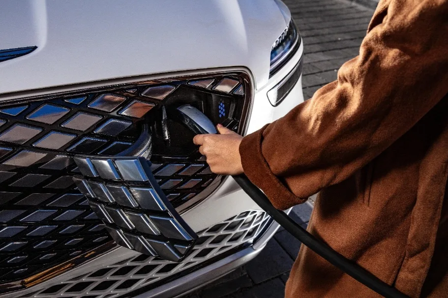 Genesis offers 6 steps for the Tesla NACS adapters 1 제네시스 테슬라 NACS 어댑터 무료 증정(GENESIS OFFERS COMPLIMENTARY NACS ADAPTERS AND ACCESS TO TESLA SUPERCHARGER NETWORK TO ENHANCE CHARGING CONVENIENCE FOR U.S. EV OWNERS)