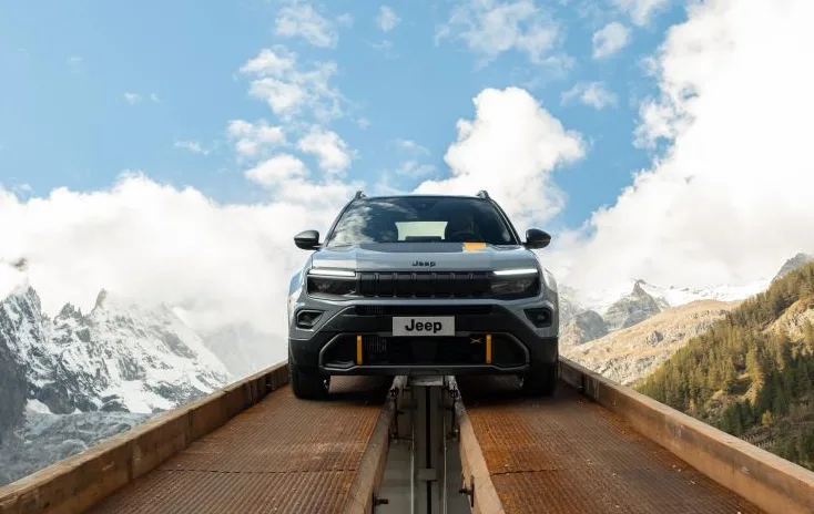 Jeep Avenger 4xe The North Face Edition, Start winter tours 1 지프 어벤저 4xe 노스페이스 에디션(The Jeep® and The North Face adventure continues: the two brands are bringing their communities together)