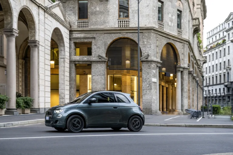 피아트(FIAT awarded with the “Top Brand Desire Award” by the German magazine “Automobilwoche”)