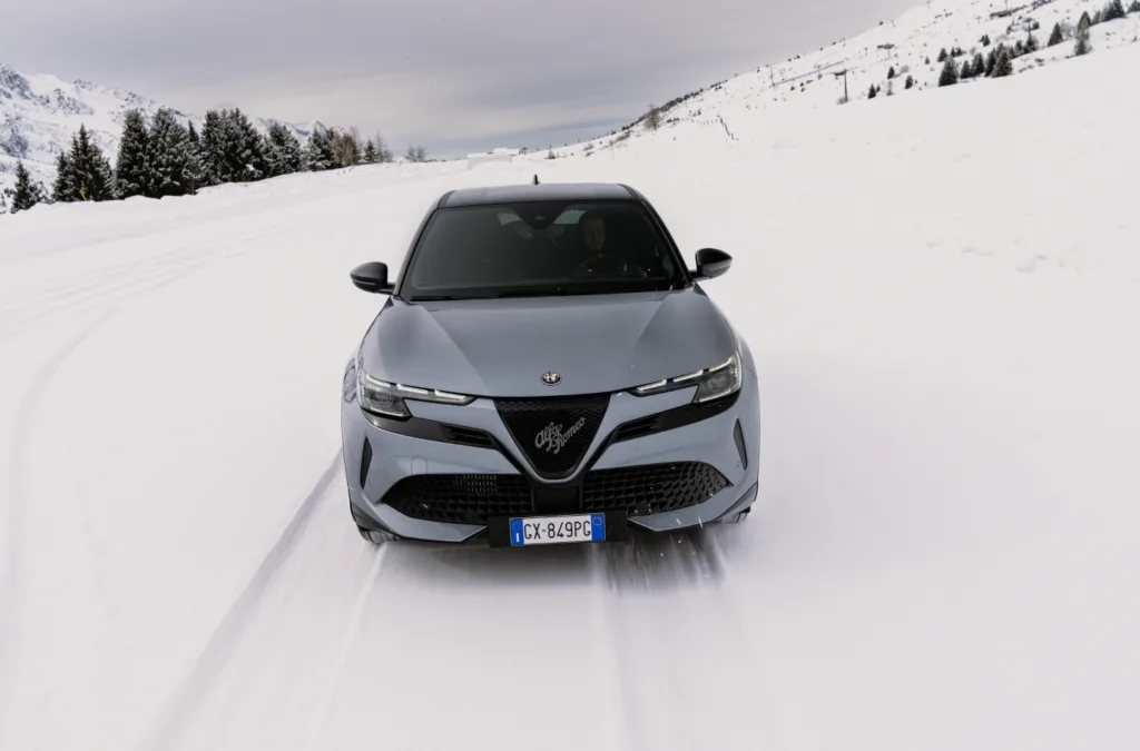 알파로메오 주니어 이브리다 Q4 (Innovative Q4 technology debuts on Alfa Romeo Junior, now with the most comprehensive line-up in the segment)