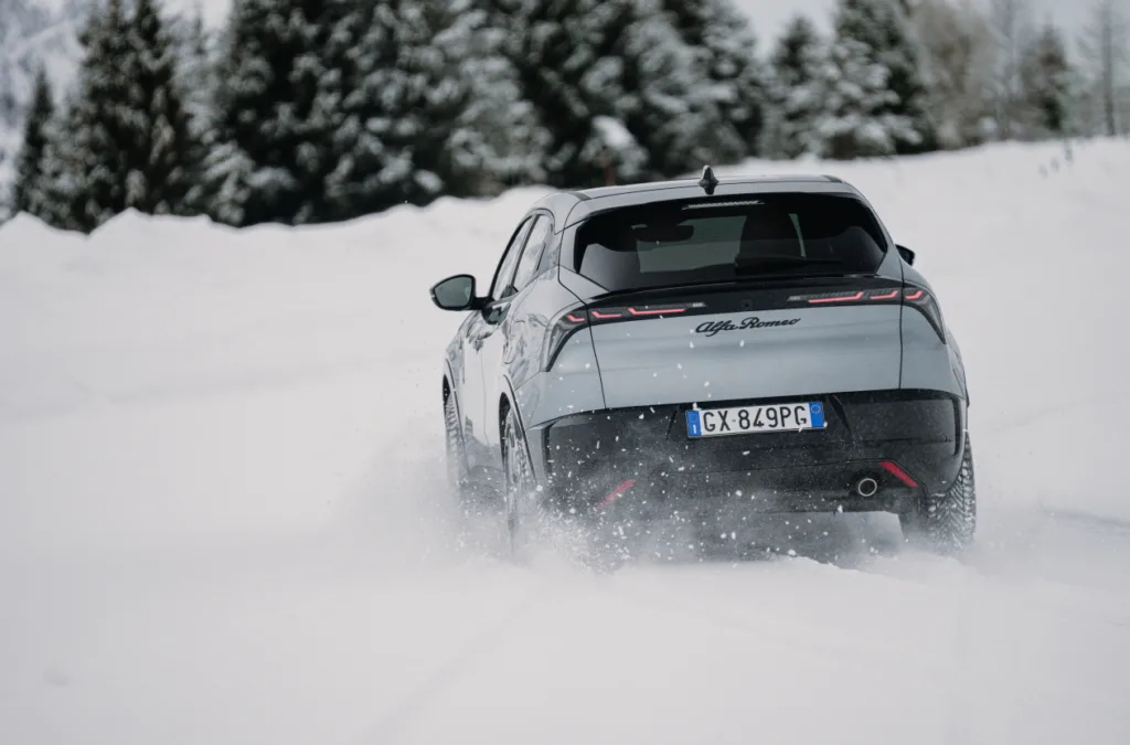 알파로메오 주니어 이브리다 Q4 (Innovative Q4 technology debuts on Alfa Romeo Junior, now with the most comprehensive line-up in the segment)