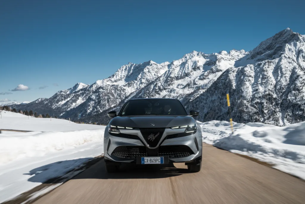 알파로메오 주니어 이브리다 Q4 (Innovative Q4 technology debuts on Alfa Romeo Junior, now with the most comprehensive line-up in the segment)
