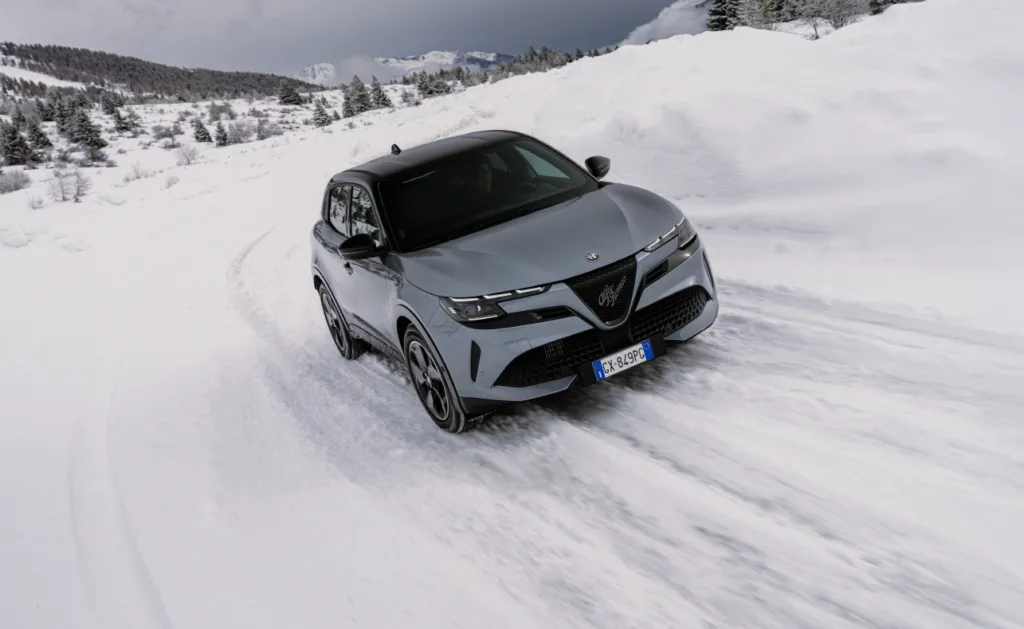 알파로메오 주니어 이브리다 Q4 (Innovative Q4 technology debuts on Alfa Romeo Junior, now with the most comprehensive line-up in the segment)