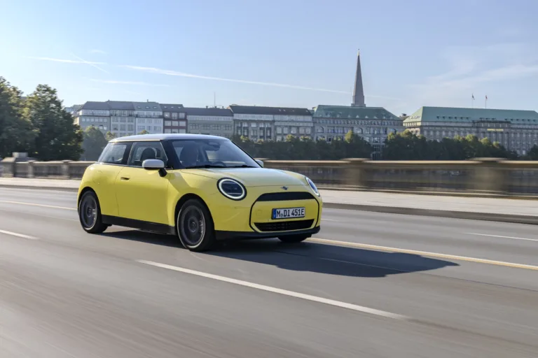 MINI 쿠퍼 일렉트릭 (Once again Euro NCAP Top Rating: 5 Stars for the fully electric MINI Cooper.)