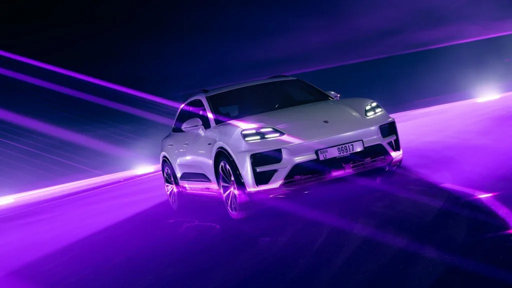 포르쉐 타이칸, 마칸 일렉트릭, 일렉트릭 뮤직 DJ와 3개의 광고 제작 4 포르쉐 마칸 일렉트릭 타이칸 터보 GT와 일렉트릭 뮤직 DJ 데이비드 게타 광고 캠페인(Speed of Light: Electrifying spectacle with David Guetta with Porsche Macan electric and Taycan Turbo GT)