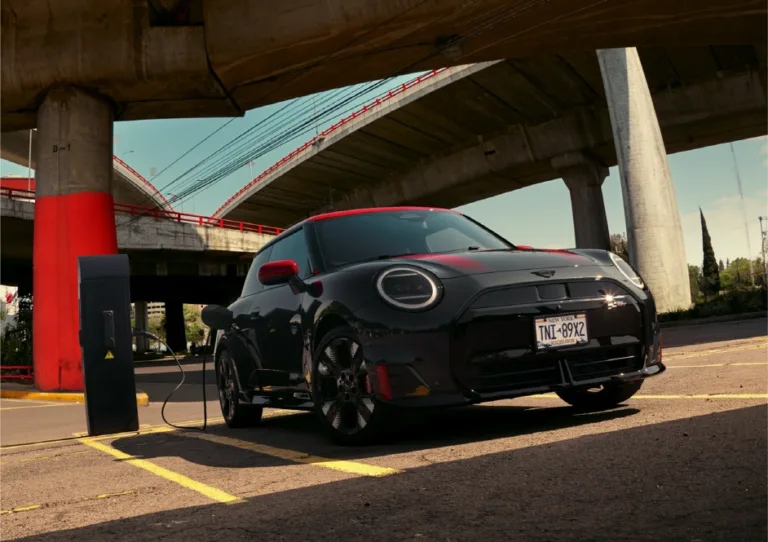더 뉴 올-일렉트릭 MINI JCW