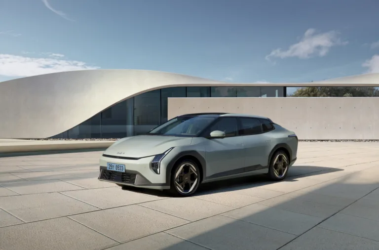 더 기아 EV4 (The Kia EV4)
