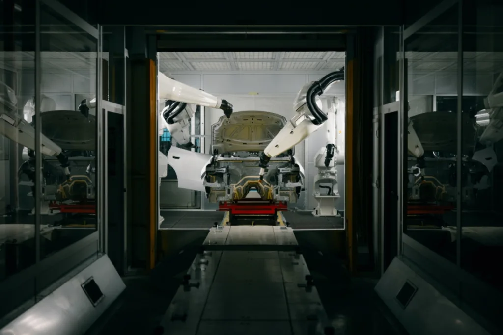 마세라티, 푸리오세리에의 절정 'MC20 첼로 레스 이즈 모어...?' 공개 2 마세라티, 새로운 푸오리세리에 워크샵 개장 및 MC20 첼로 스페셜 모델 공개 오피치네 푸오리세리에 마세라티(Officine Fuoriserie Maserati)