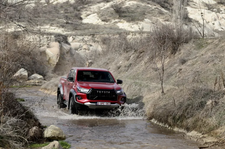 Toyota Hilux newly added hybrid 48V and GR SPORT II 9 토요타 하이럭스(The legend grows: introducing the Toyota Hilux Hybrid 48v and GR SPORT II)