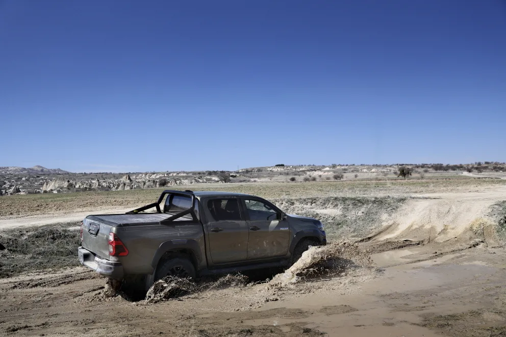 Toyota Hilux newly added hybrid 48V and GR SPORT II 3 토요타 하이럭스(The legend grows: introducing the Toyota Hilux Hybrid 48v and GR SPORT II)