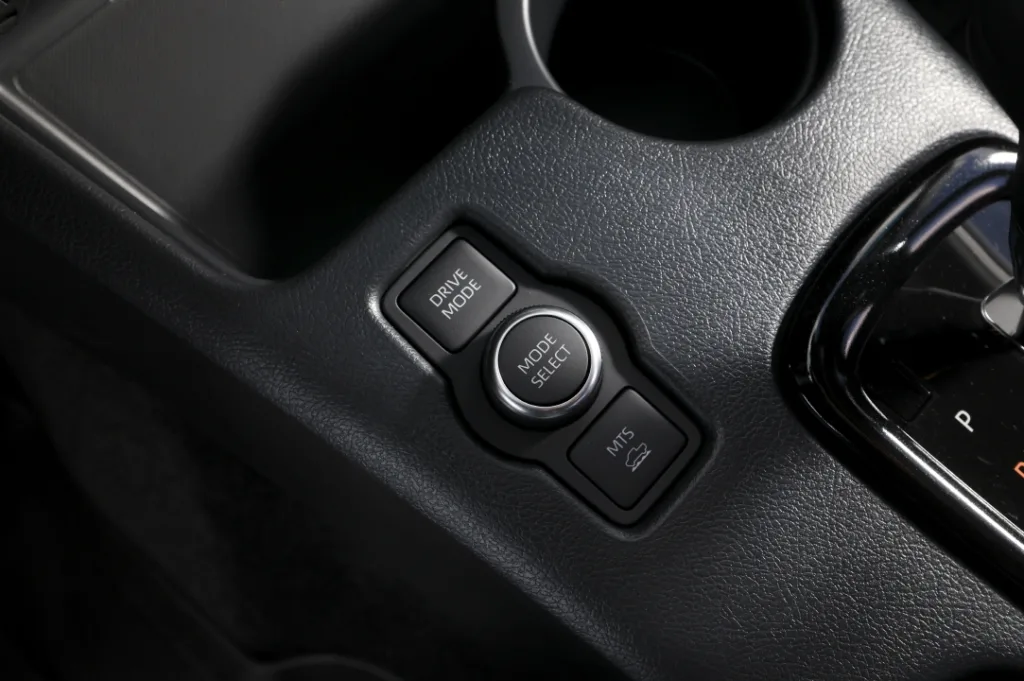 Toyota Hilux newly added hybrid 48V and GR SPORT II 5 토요타 하이럭스(The legend grows: introducing the Toyota Hilux Hybrid 48v and GR SPORT II)