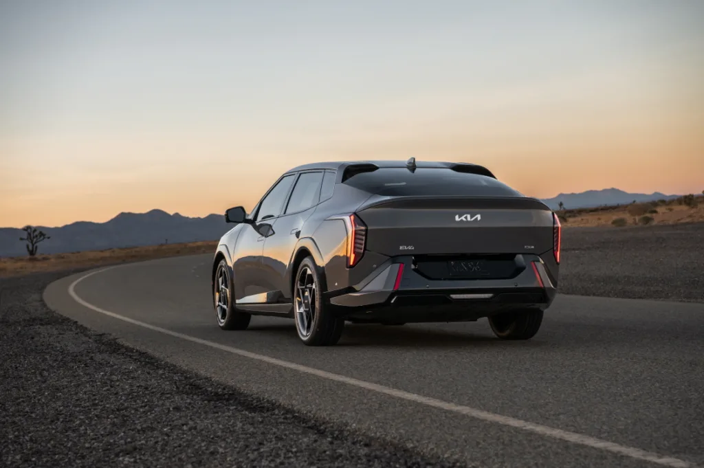 차세대 전기차 기아 EV4, '2025 뉴욕 국제 오토쇼'에서 북미 최초 공개 4 기아 EV4 (2026 K4)