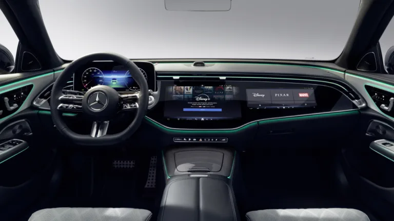 메르세데스-벤츠 MBUX 엔터테인먼트 패키지 디즈니+(Mercedes-Benz brings unmatched entertainment to customers with Disney+)