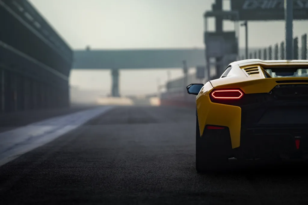 람보르기니 테메라리오(Andrea Caldarelli pushes the new Lamborghini Temerario to the limit)