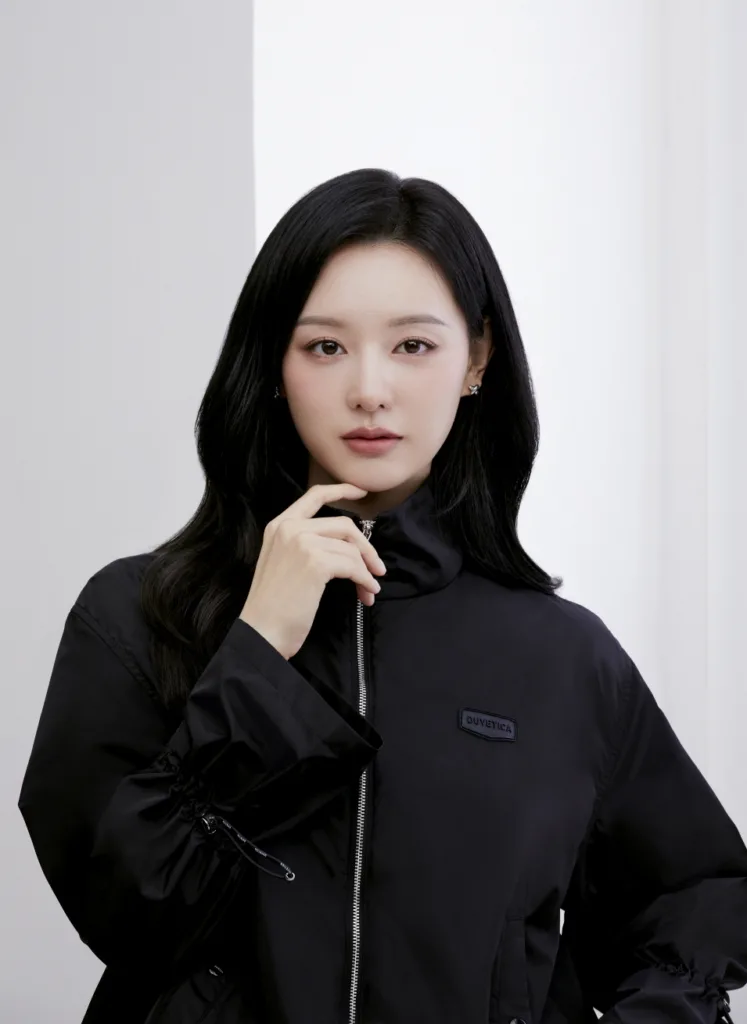 김지원이 봄이 온다, 듀베티카 '2025 프리 스프링 컬렉션' 화보 1 김지원 화보, 듀베티카 프리 스프링 컬렉션