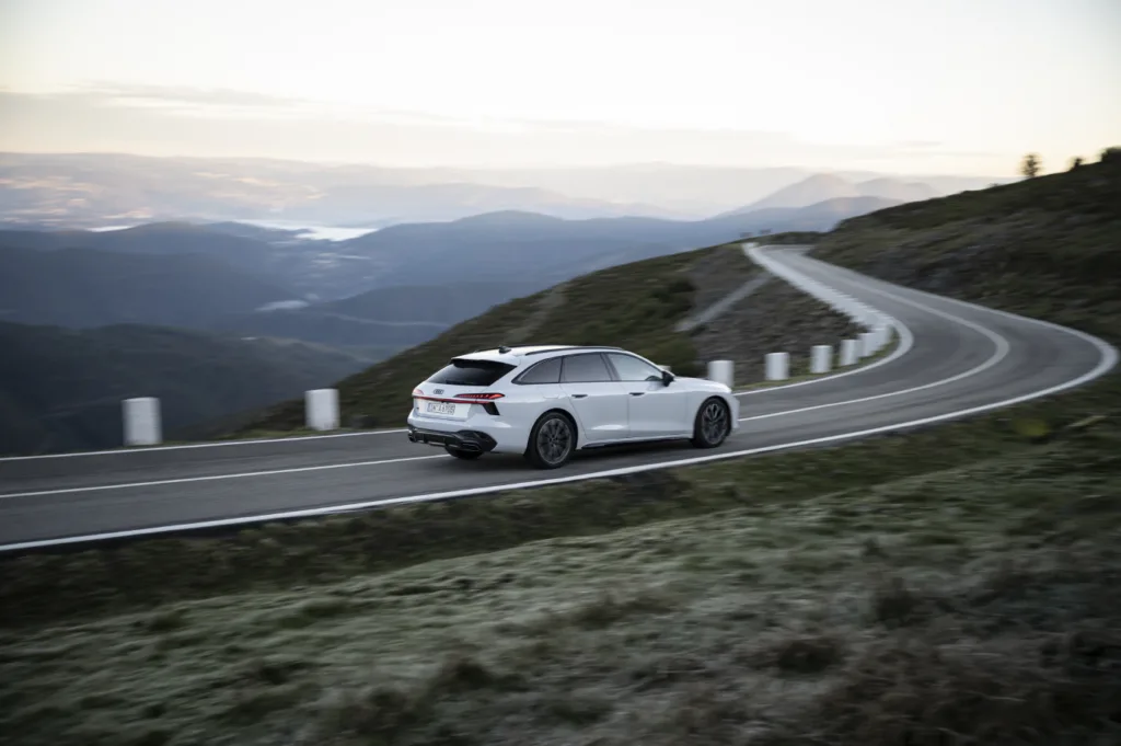 아우디 A6 아반트 (Connected development: the Audi A6 Avant as the perfect travel companion)