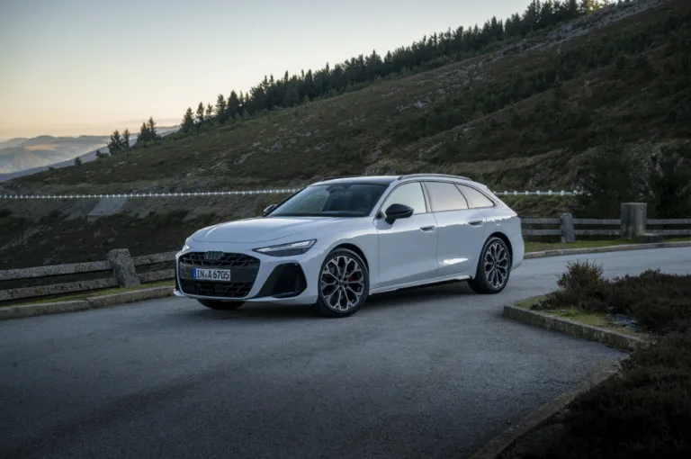 아우디 A6 아반트 (Connected development: the Audi A6 Avant as the perfect travel companion)