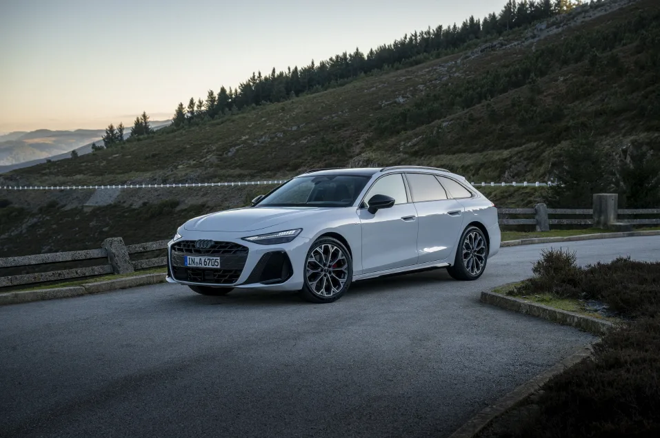 아우디 A6 아반트 (Connected development: the Audi A6 Avant as the perfect travel companion)