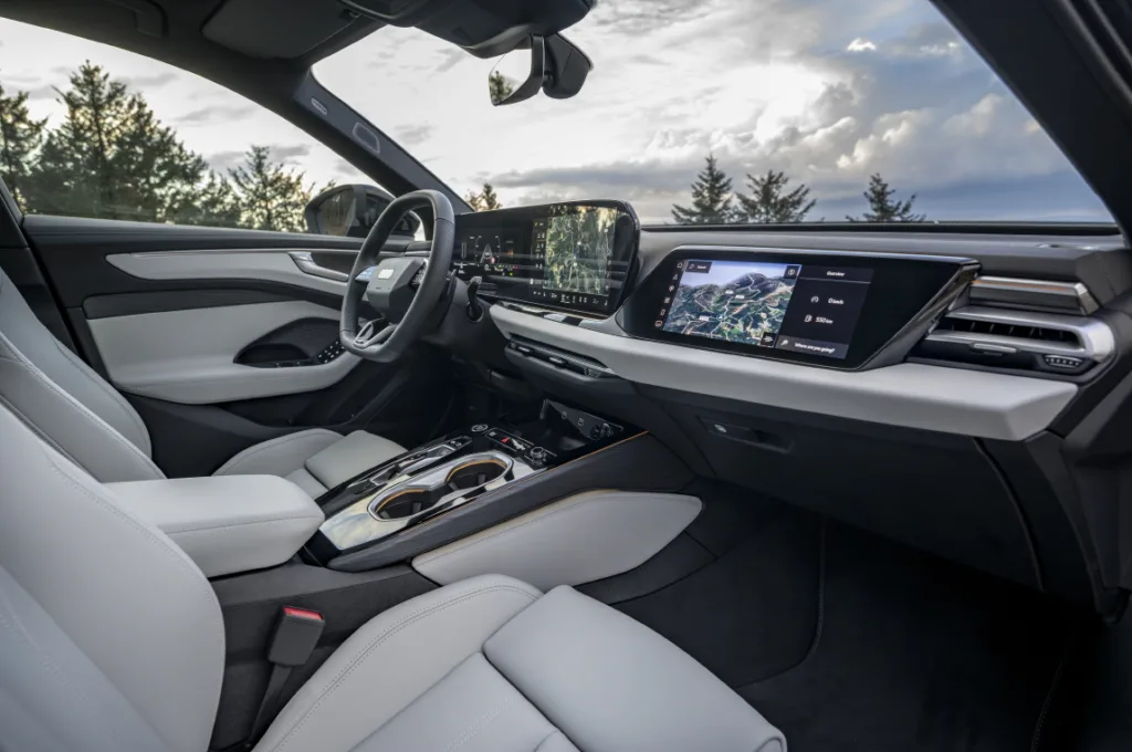 아우디 A6 아반트 (Connected development: the Audi A6 Avant as the perfect travel companion)