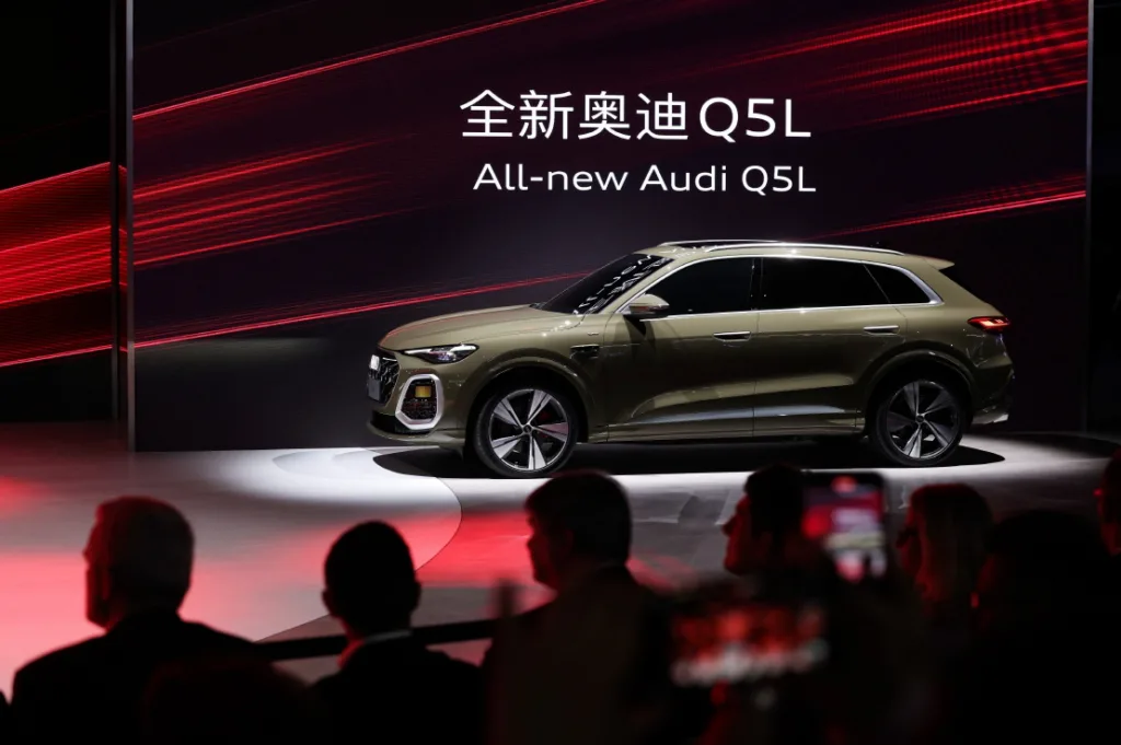 아우디, 2025 상하이 모터쇼 신모델 발표At Auto Shanghai 2025, Audi and its joint venture partners FAW and SAIC are showcasing their product portfolio for China at a joint booth: Audi Q5L
