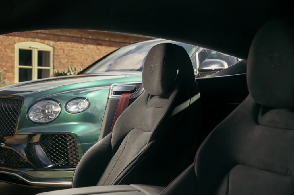 벤틀리 벤테이가 에이펙스 에디션(Bentley collector takes delivery of bespoke Le Mans Bentayga to complete a unique stable)