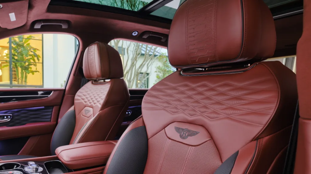 벤틀리 벤테이가 (The Victoris Bentaygas: new paint technology creates unique cars for charity)