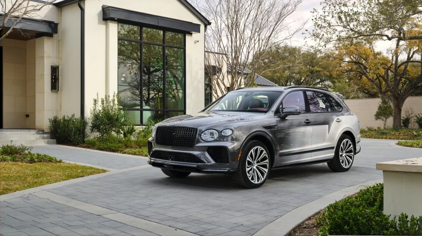 벤틀리 벤테이가 (The Victoris Bentaygas: new paint technology creates unique cars for charity)