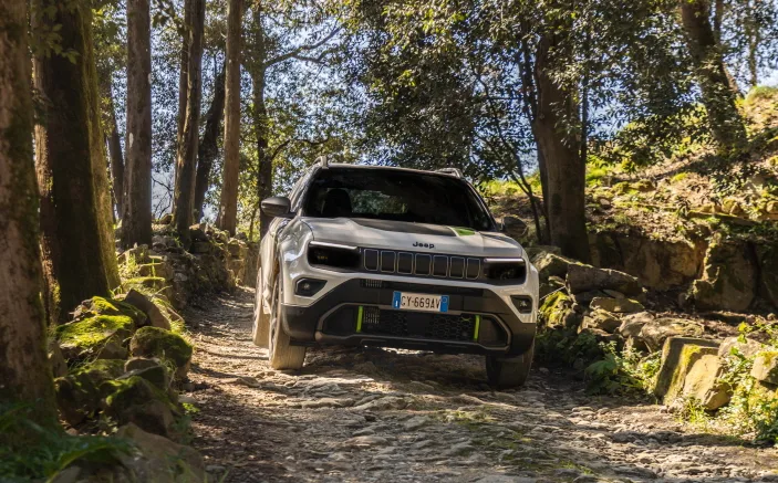 Jeep Avenger 4xe Hosts First Media Drive in Tuscan Hills 1 지프 어벤저 4xe 시승 (Jeep® Avenger 4xe debuts on road)