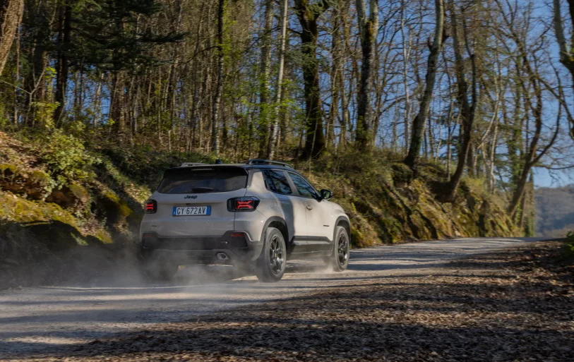 지프 어벤저 4xe 시승 (Jeep® Avenger 4xe debuts on road)