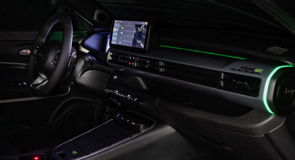 지프 어벤저 4xe 시승 (Jeep® Avenger 4xe debuts on road)