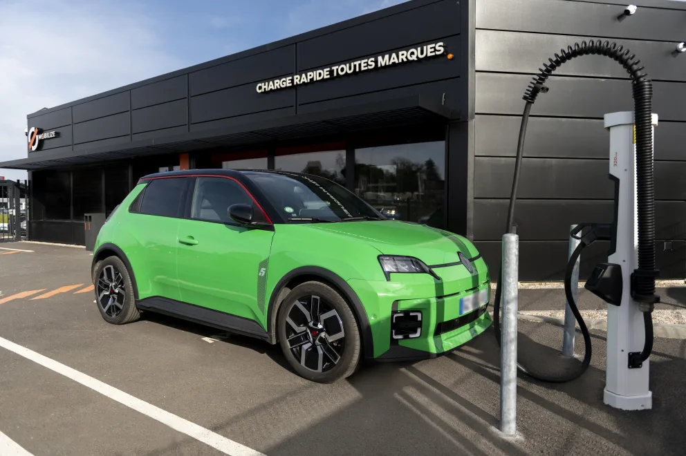 Mobilize Fast Charge redefines the ultra-fast charging experience for all 2 르노 모빌라이즈, 전기차 충전에 진심, 15분 충전에 400km 달린다(Mobilize Fast Charge redefines the ultra-fast charging experience for all)