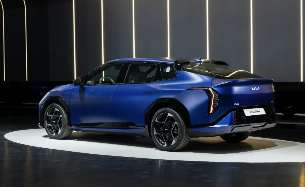 '2025 서울모빌리티쇼' 기아관 'EV 라인업 존'에 전시된 EV4 GT-line