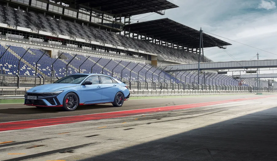 2026 아반떼 공식 출시, 2천만원 대 하이브리드 세단 마음껏 즐겨라 3 현대자동차 2026 아반떼 N