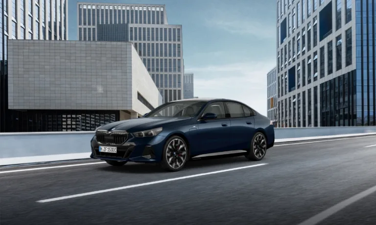 BMW 550e xDrive M 스포츠 프로 블루 오닉스 에디션
