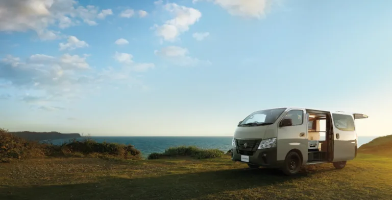 닛산 캠핑카 캐러밴 마이룸 필드스타일 재팬 2025 전시 (日産自動車、「FIELDSTYLE JAPAN 2025」に「キャラバン MYROOM」、「NV200バネットMYROOM」を出展)