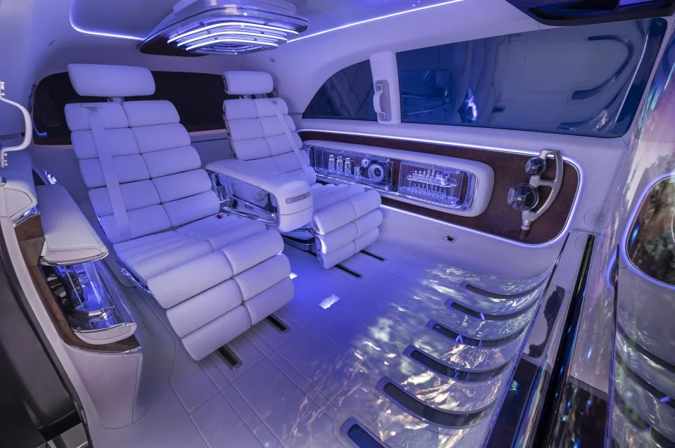 메르세데스-벤츠 비전 V (Dawn of a new era: the Vision V provides a glimpse of a new segment of luxury limousines)