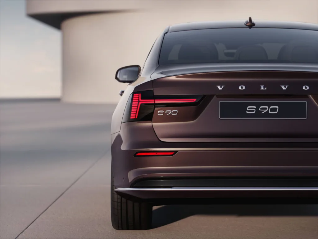 볼보 S90 페이스리프트 (Meet the new Volvo S90 – the finest version of our luxury hybrid sedan yet)