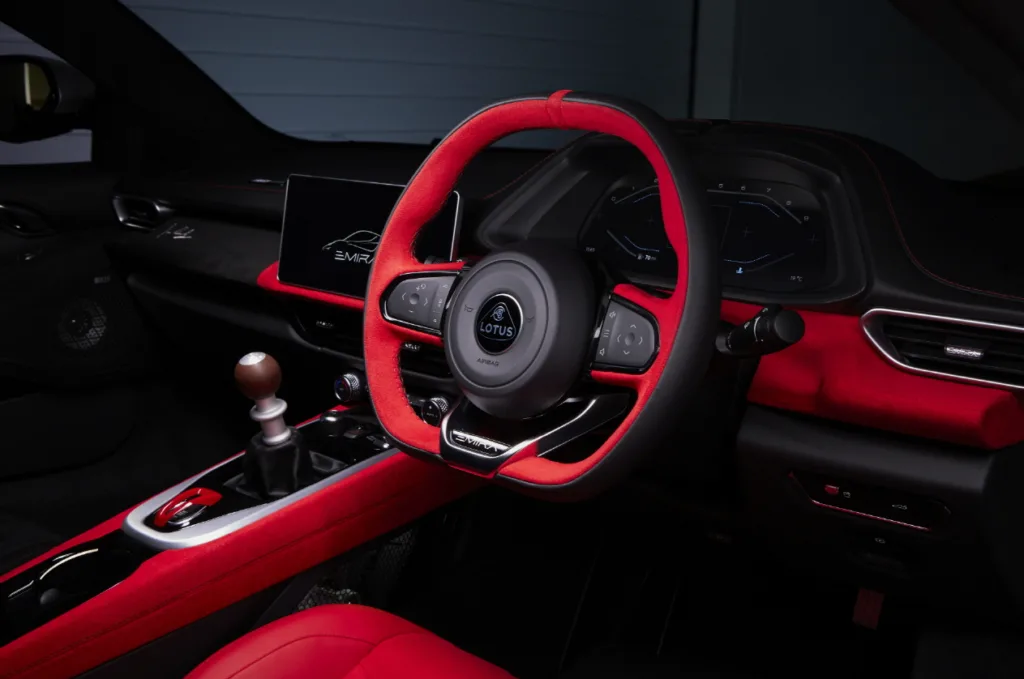 로터스, 전설적인 레이싱 드라이버 ‘짐 클라크’를 기리는 ‘에미라 클라크 에디션’ 최초 공개