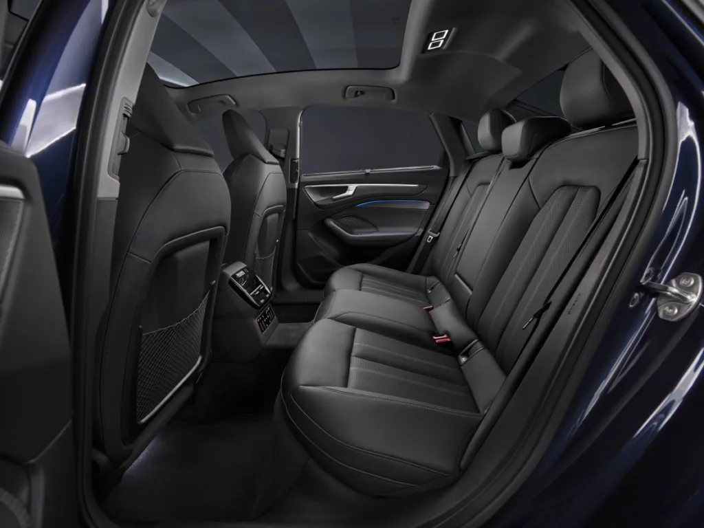 아우디 A6 세단, 가장 클래식한 비즈니스 세단 (Business class at its most elegant: the new A6 Sedan)
