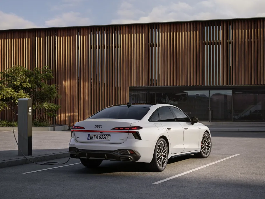 Audi A6 plug-in hybrid, Sporty meets efficiency 2 아우디 A6 e-하이브리드 (Sporty meets efficiency: the new A6 plug-in hybrid models)