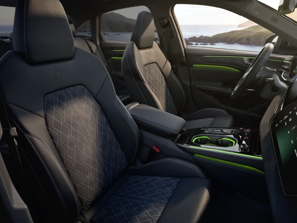 아우디 A6, 세단과 아반트 버전 플러그인 하이브리드 모델 추가 4 아우디 A6 e-하이브리드 (Sporty meets efficiency: the new A6 plug-in hybrid models)