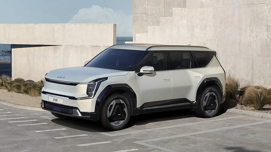 기아 차지 42,000개로 EV3, EV9을 더 스마트하게 충전, 영국에서는? 3 기아 차징, 스마트한 전기차 충전 EV3, EV4, EV6, EV9 (Kia Charging, A Future with Smart EV Charging)